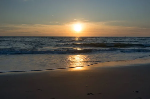 Krásná Barevná Obloha Západu Slunce Nad Severním Mořem Petten Nizozemí — Stock fotografie