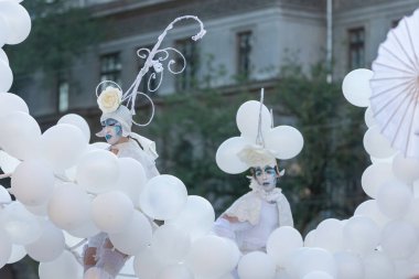 Bükreş, Romanya - 14 Temmuz 2018 Fransa, B-Fit Uluslararası Sokak Tiyatrosu Festivali, tarihi merkez