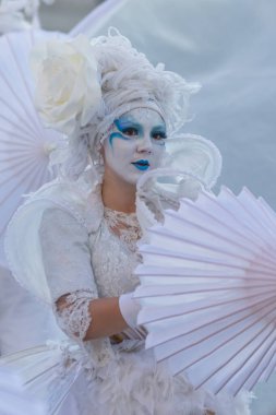 Bükreş, Romanya - 14 Temmuz 2018 Fransa, B-Fit Uluslararası Sokak Tiyatrosu Festivali, tarihi merkez