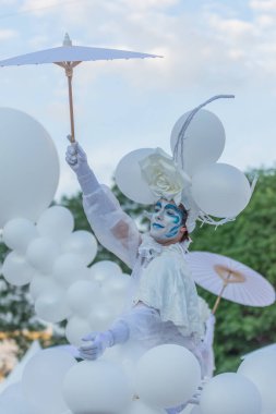 Bükreş, Romanya - 14 Temmuz 2018 Fransa, B-Fit Uluslararası Sokak Tiyatrosu Festivali, tarihi merkez