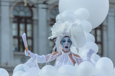 Bükreş, Romanya - 14 Temmuz 2018 Fransa, B-Fit Uluslararası Sokak Tiyatrosu Festivali, tarihi merkez