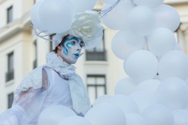 Bükreş, Romanya - 14 Temmuz 2018 Fransa, B-Fit Uluslararası Sokak Tiyatrosu Festivali, tarihi merkez