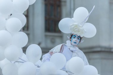 Bükreş, Romanya - 14 Temmuz 2018 Fransa, B-Fit Uluslararası Sokak Tiyatrosu Festivali, tarihi merkez