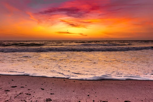 Hermosa Vista Del Mar Salida Del Sol Mañana Con Olas — Foto de Stock