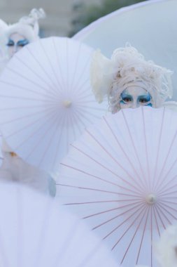 Bükreş, Romanya - 14 Temmuz 2018 Fransa, B-Fit Uluslararası Sokak Tiyatrosu Festivali, tarihi merkez