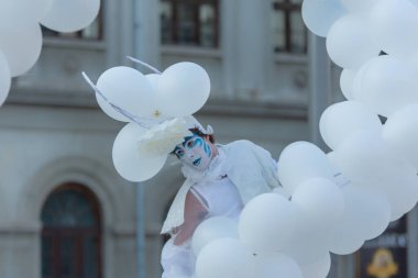 Bükreş, Romanya - 14 Temmuz 2018 Fransa, B-Fit Uluslararası Sokak Tiyatrosu Festivali, tarihi merkez