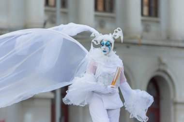 Bükreş, Romanya - 14 Temmuz 2018 Fransa, B-Fit Uluslararası Sokak Tiyatrosu Festivali, tarihi merkez