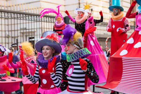 Bükreş, Romanya - 14 Temmuz 2018 Slovakya, B-Fit Uluslararası Sokak Tiyatrosu, tarihi merkez