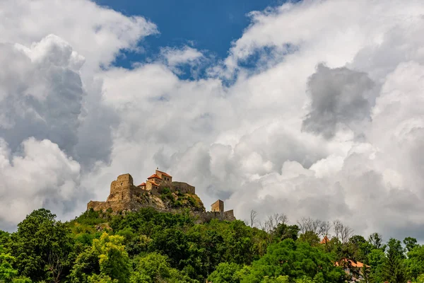 罗马尼亚布拉索夫 鲁皮亚 鲁皮亚 蓝天白云映衬下的鲁皮亚特隆戈尔德美丽景色 — 图库照片