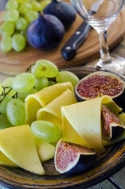 incir ve üzüm ile peynir