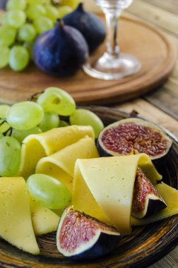 incir ve üzüm ile peynir