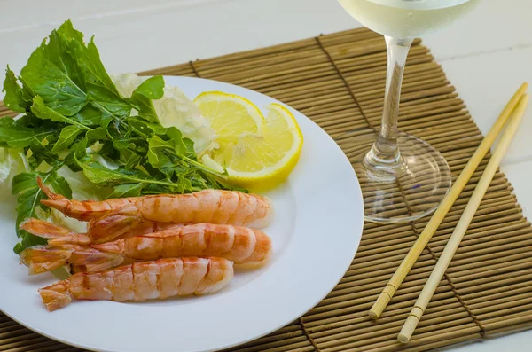 Shrimp on a plate — Stock Photo, Image