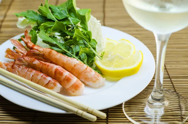 Shrimp on a plate — Stock Photo, Image