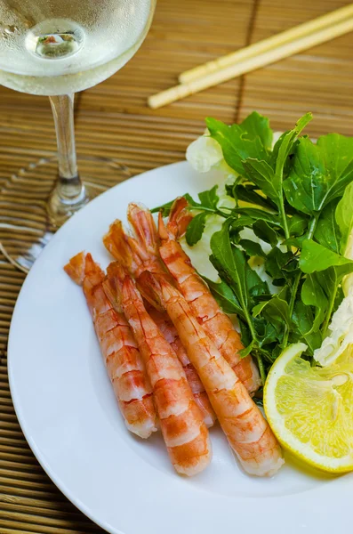 Shrimp on a plate — Stock Photo, Image