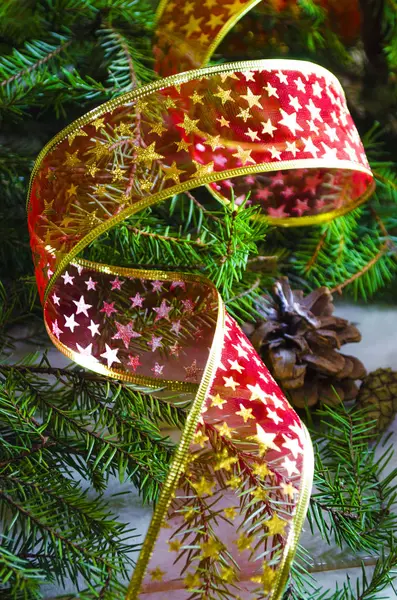Año Nuevo y fondo de Navidad con velas decoradas árbol de Navidad — Foto de Stock