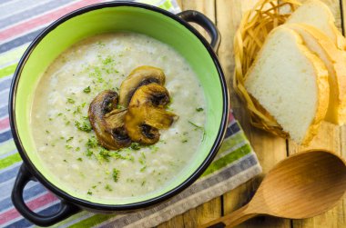 Mantar kremalı çorba.