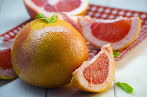 Toranja madura em fatias — Fotografia de Stock