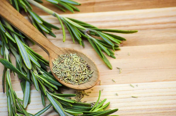 Fresh and dried, ground rosemary Royalty Free Stock Photos