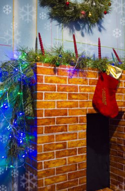 Noel şömine süsler ile