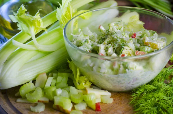 kereviz ve elma salatası