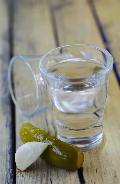 Vodka y pepino —  Fotos de Stock