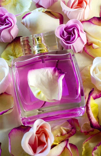 Parfum met een floral aroma — Stockfoto