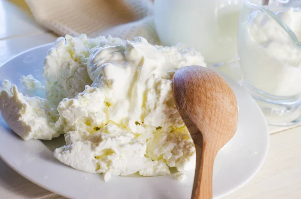 Cottage cheese and sour cream — Stock Photo, Image