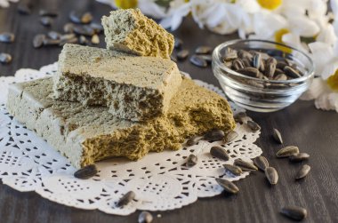 Helva ve ayçiçeği tohumu