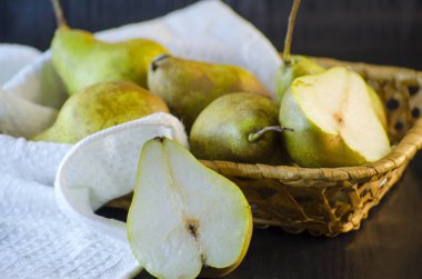 Masada taze armutlar