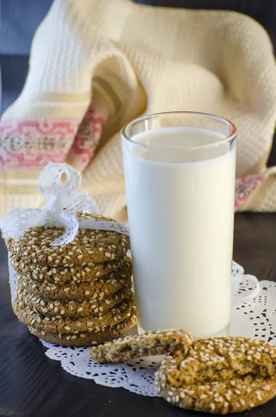 Молоко и овсянка печенье — стоковое фото