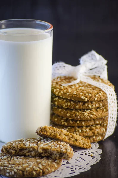 Молоко и овсянка печенье — стоковое фото