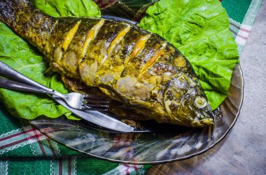 Limon ile pişmiş sazan