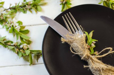 Çatal bıçak takımı bahar arka plan üzerinde