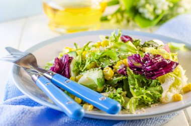 Susam ile taze salata