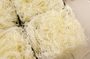 çiğ pirinç noodle