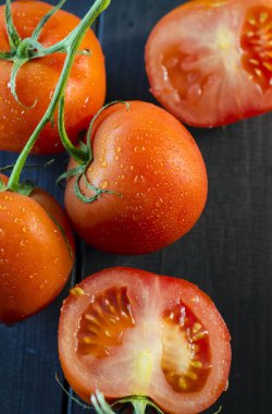 Taze kırmızı domatesler