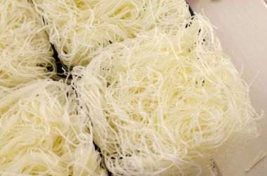 çiğ pirinç noodle