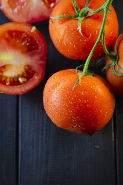 Taze kırmızı domatesler