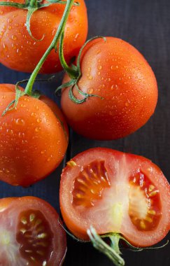 Taze kırmızı domatesler