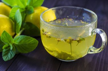 Limonlu ve naneli çay.