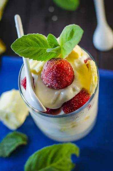 Dessert with strawberries and banana — Stock Photo, Image