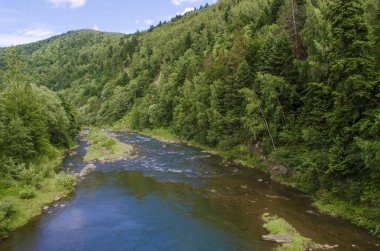 dağ nehir dağ görünümünde yukarıdaki