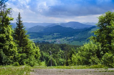 Yazın Karpat Dağları