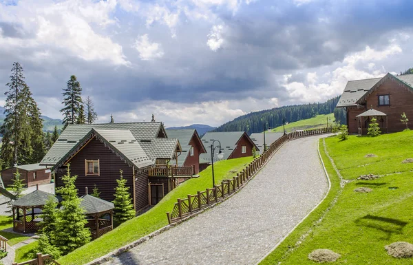 Popüler kayak merkezi Bukovel yaz