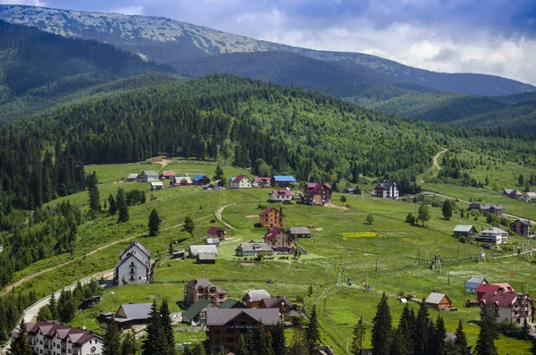 Popüler kayak merkezi Bukovel yaz