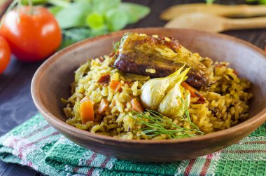 Pilav et ve baharatlarla birlikte