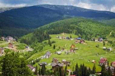 Popüler kayak merkezi Bukovel yaz