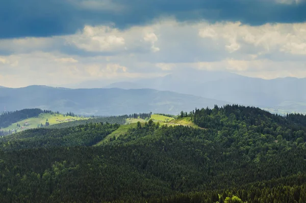 Yazın Karpat Dağları