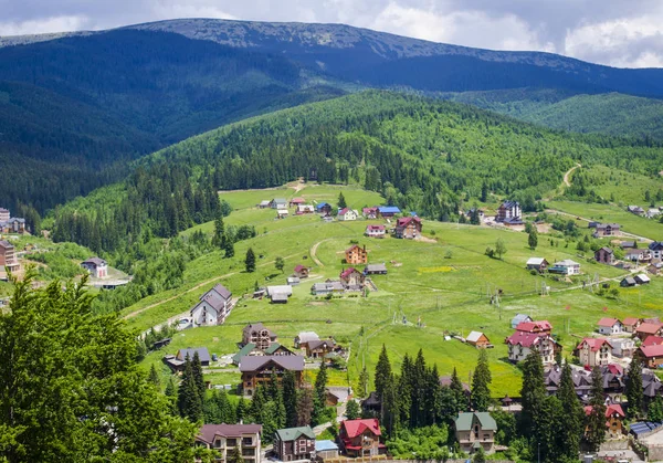 Popüler kayak merkezi Bukovel yaz