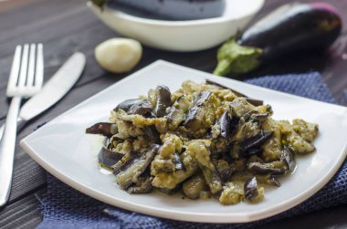 sarımsaklı kızarmış patlıcan